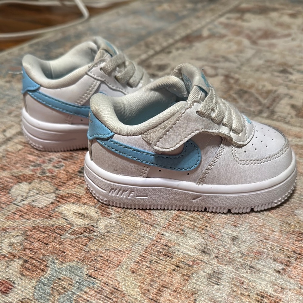 Nike White and Blue Sneakers with Velcro Strap